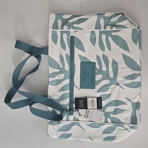 Go-To Tote In Ola Low Tide